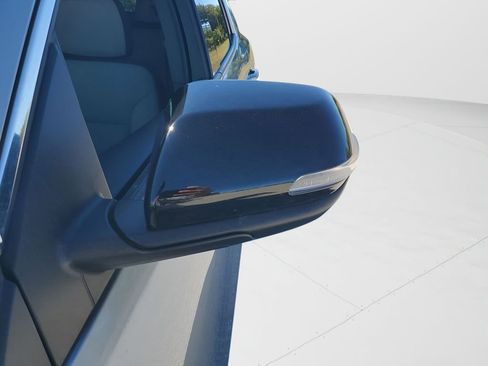 Used 2025 Chevrolet Traverse LT image 21