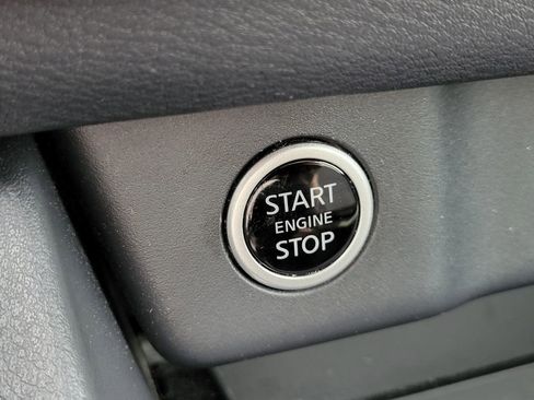 Used 2023 Nissan Rogue SV image 34