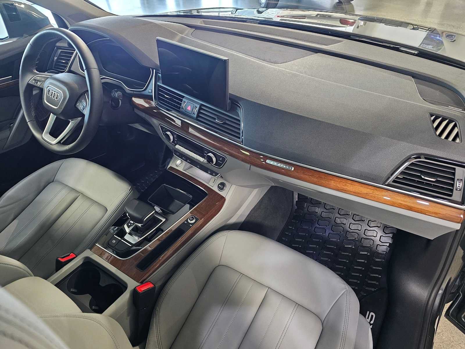 Used 2023 Audi Q5 2.0T Premium Plus w/ Premium Plus Package AWD/4WD image 11
