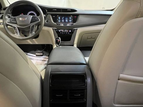 Used 2017 Cadillac XT5 Luxury w/ Driver Awareness Package FWD image 13