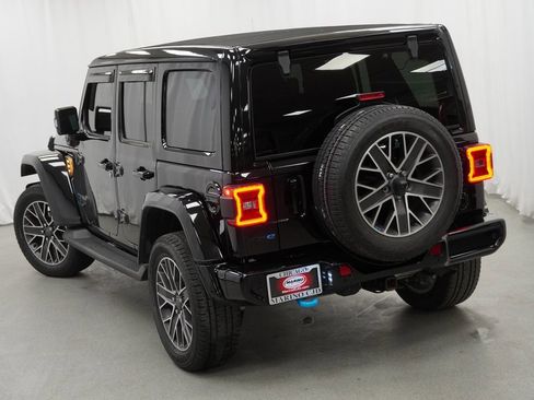 Certified 2022 Jeep Wrangler Unlimited Sahara image 13