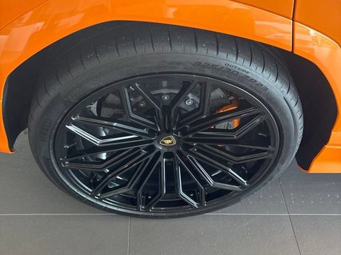Used 2025 Lamborghini Urus SE AWD/4WD image 4