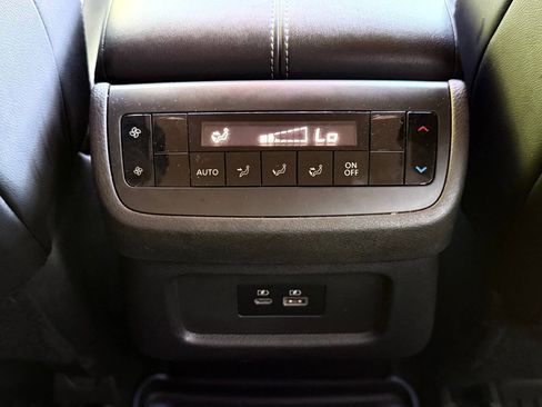 Used 2022 Nissan Pathfinder SL FWD image 44