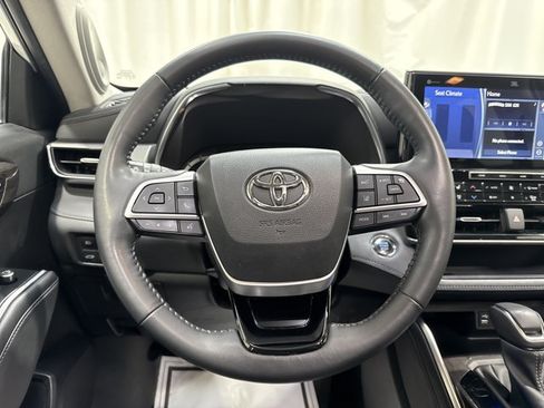 Used 2022 Toyota Highlander Platinum AWD/4WD image 16