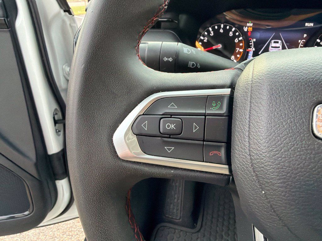Used 2025 Jeep Compass Trailhawk AWD/4WD image 21