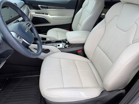 Used 2025 Kia Telluride EX w/ EX Captain's Chair Package image 10