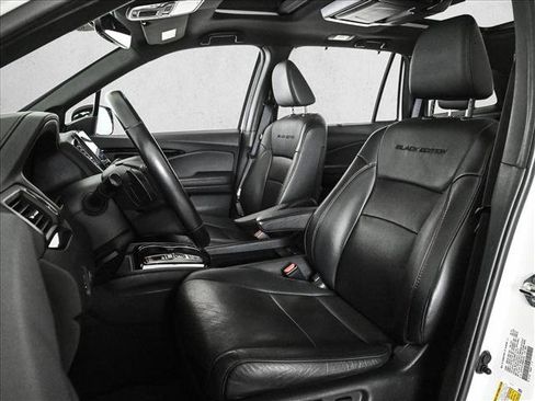 Used 2021 Honda Pilot Black Edition image 18