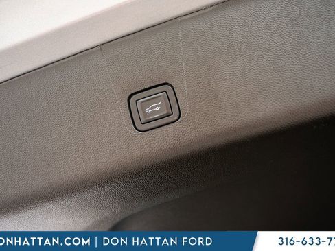 Used 2023 Chevrolet Traverse LT FWD image 37