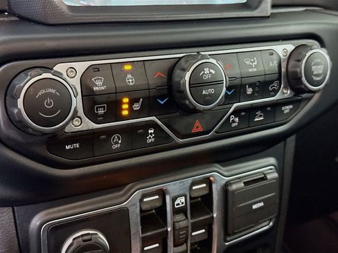 Used 2023 Jeep Gladiator Willys image 10