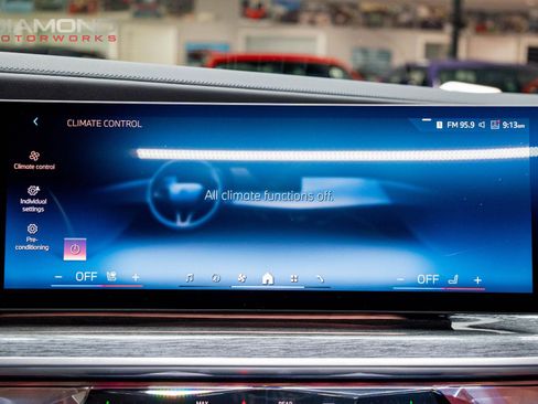 Used 2023 BMW i7 xDrive60 image 97