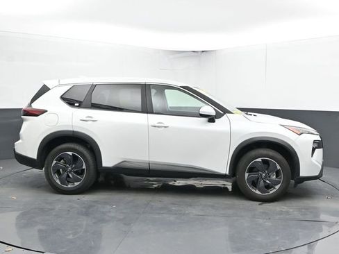 Used 2025 Nissan Rogue SV image 12