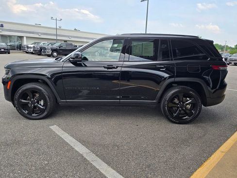 Used 2023 Jeep Grand Cherokee Altitude AWD/4WD image 30