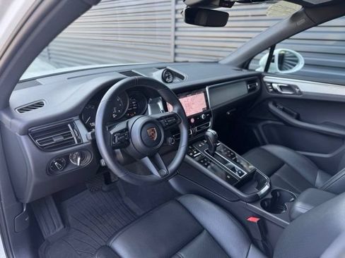 Certified 2026 Porsche Macan AWD/4WD image 4