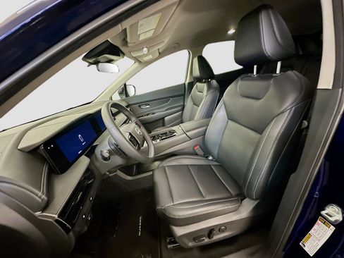 Used 2025 Nissan Murano SV AWD/4WD image 13