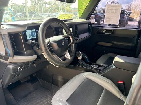 Used 2022 Ford Bronco Black Diamond image 6