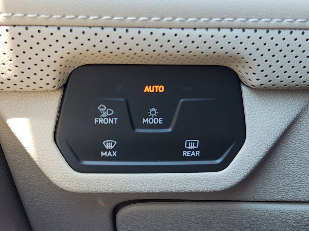 Certified 2025 Volkswagen Atlas SEL Premium R-Line AWD/4WD image 19