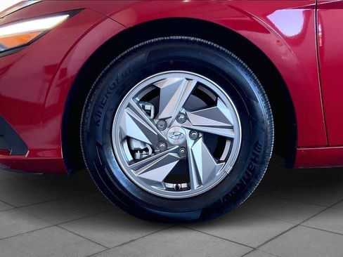 Used 2025 Hyundai Elantra SE image 10
