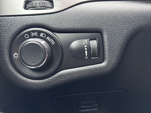 Used 2020 Jeep Cherokee Latitude image 17