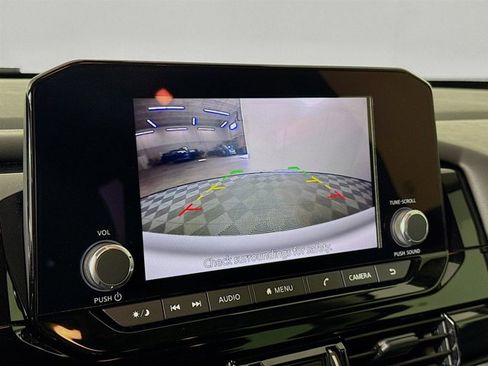 Certified 2024 Nissan Pathfinder SV image 16