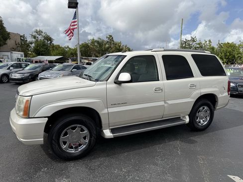 Used 2005 Cadillac Escalade 2WD image 3