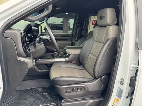 Used 2024 Chevrolet Silverado 2500 ZR2 w/ ZR2 Bison Edition image 3