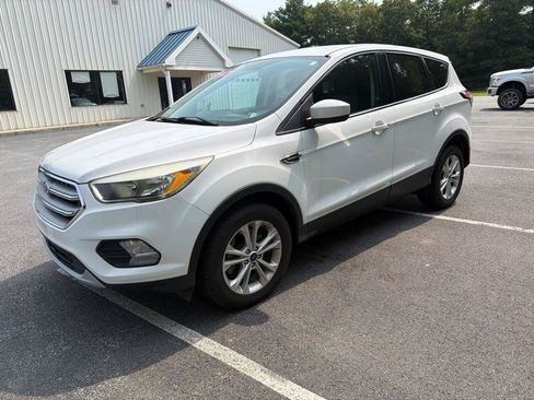 Used 2017 Ford Escape SE AWD/4WD image 2