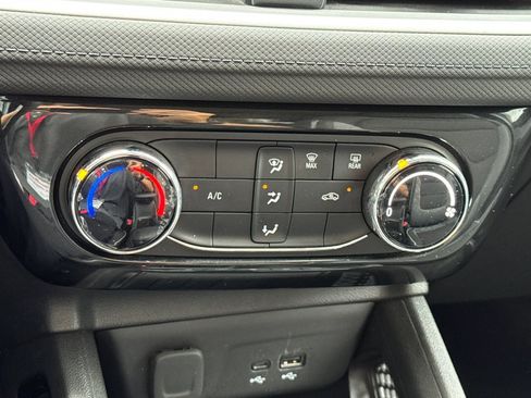 Used 2025 Chevrolet TrailBlazer LT w/ Driver Confidence Package AWD/4WD image 19