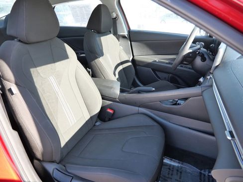 Used 2024 Hyundai Elantra SEL image 16