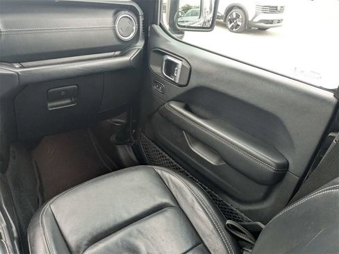 Used 2018 Jeep Wrangler Unlimited Sahara w/ Cold Weather Group image 17