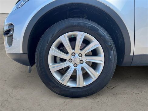 Used 2019 Land Rover Discovery Sport SE image 15