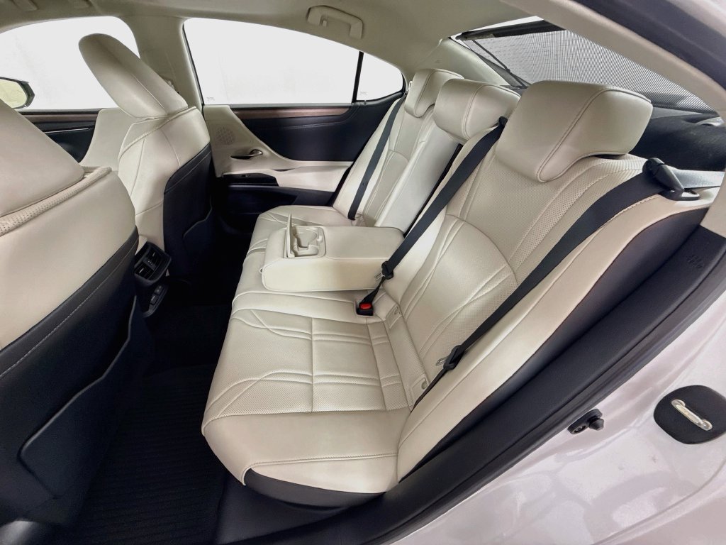 Certified 2024 Lexus ES 300h w/ Technology Package FWD image 25