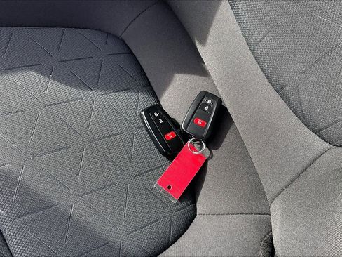 Used 2025 Toyota RAV4 XLE image 15