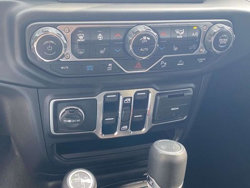 Used 2023 Jeep Wrangler Sahara w/ Cold Weather Group image 10