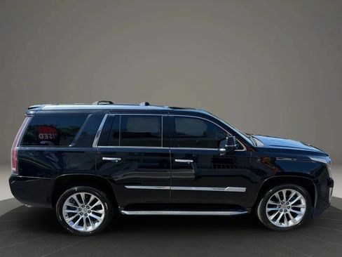 Used 2018 Cadillac Escalade Luxury AWD/4WD image 6