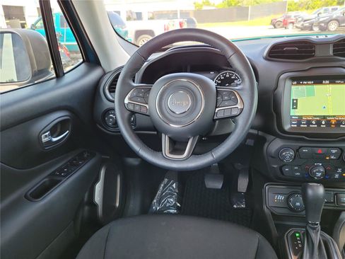 Used 2022 Jeep Renegade Latitude w/ Convenience Group AWD/4WD image 11
