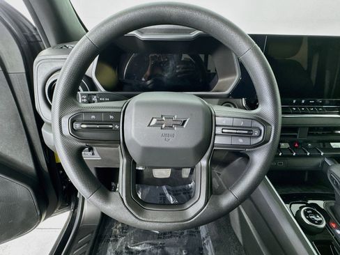 Used 2024 Chevrolet Colorado Trail Boss w/ Technology Package AWD/4WD image 11