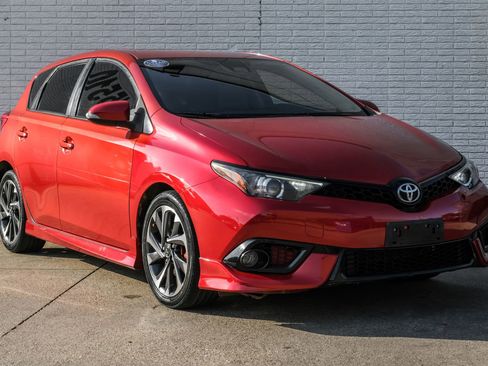 Used 2018 Toyota Corolla iM FWD image 5