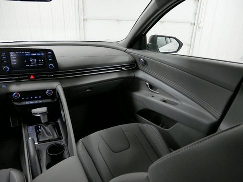 Used 2025 Hyundai Elantra Sport FWD image 14