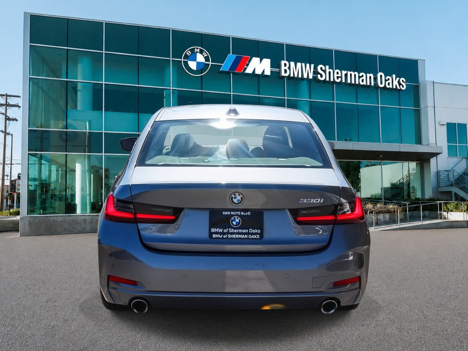 Used 2024 BMW 330i Sedan w/ Convenience Package RWD image 10