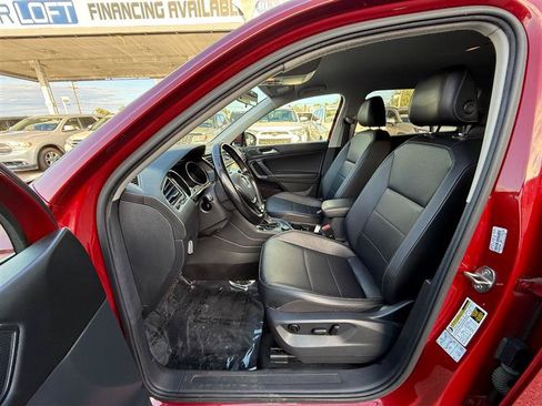Used 2018 Volkswagen Tiguan SE AWD/4WD image 18