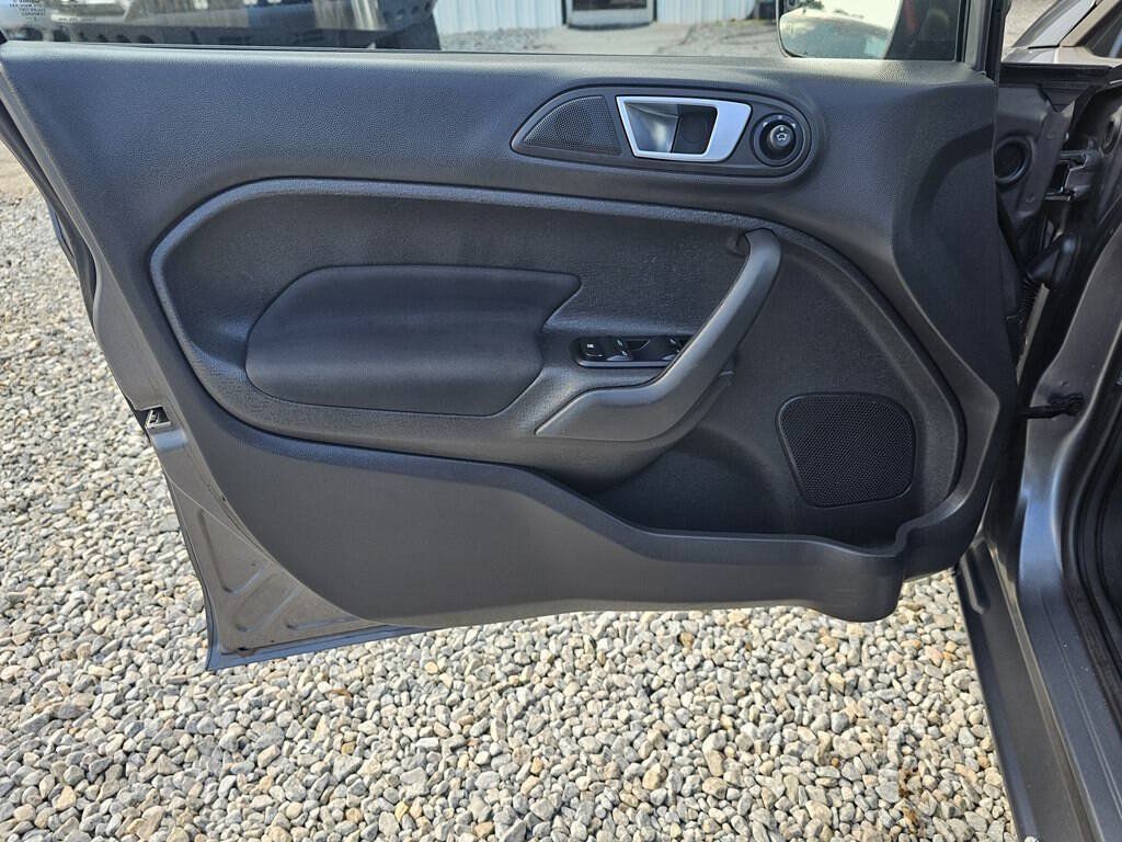 Used 2014 Ford Fiesta SE w/ Comfort Package FWD image 12