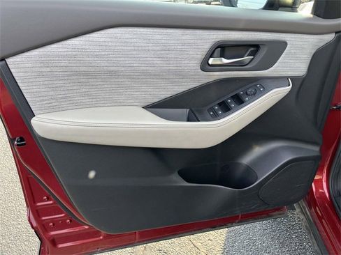 Used 2023 Nissan Rogue SV image 15