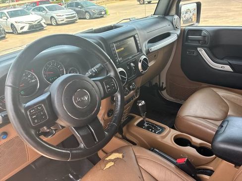 Used 2016 Jeep Wrangler Unlimited Sahara w/ Max Tow Package AWD/4WD image 11