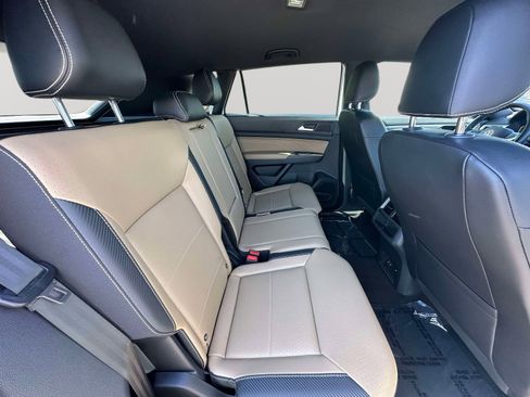 Used 2022 Volkswagen Atlas Cross Sport SE w/ Black Wheel Package image 31