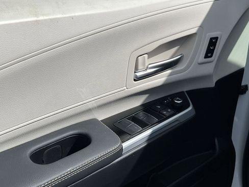 New 2026 Toyota Sienna Platinum image 10