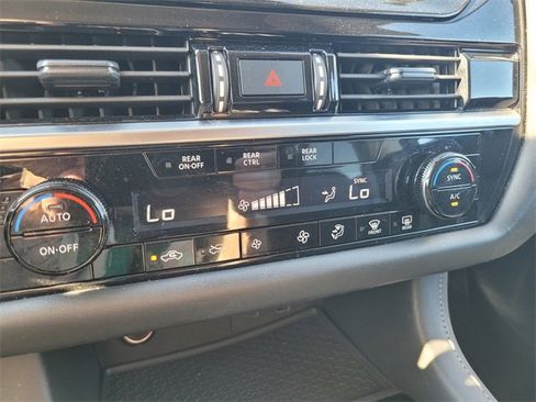 Used 2024 Nissan Pathfinder SV w/ SV Premium Package image 25