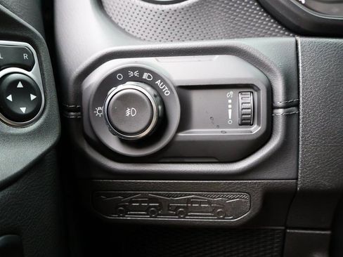 New 2026 Jeep Wrangler Unlimited Rubicon w/ Technology Group image 30