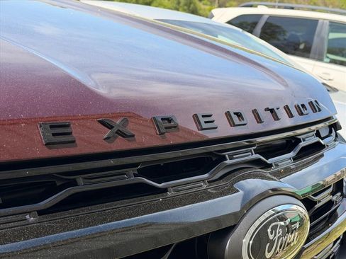 Used 2024 Ford Expedition Limited AWD/4WD image 13