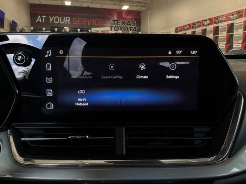 Used 2025 Chevrolet Trax LT FWD image 27