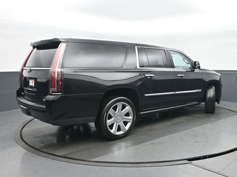 Used 2020 Cadillac Escalade ESV Premium Luxury image 3